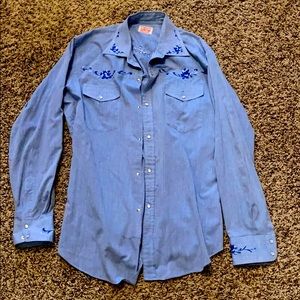 Light, comfortable, long sleeve shirt.